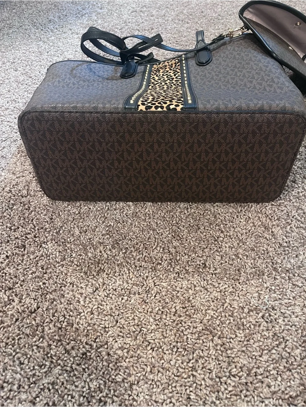 New Michael Kors Large Eliza Media Open Tote Leopard Studded Logo Charm Pouch